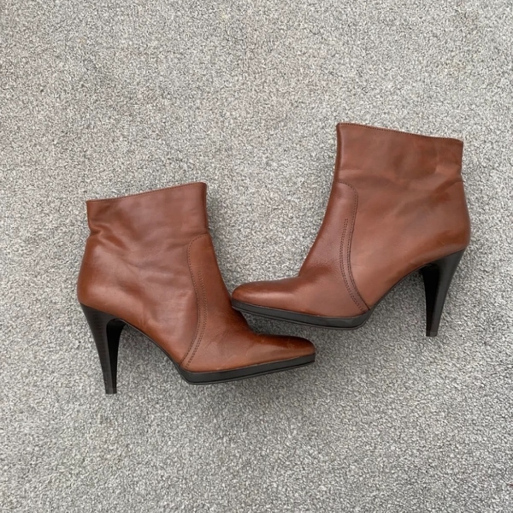 Elegant Tan Heeled Boots